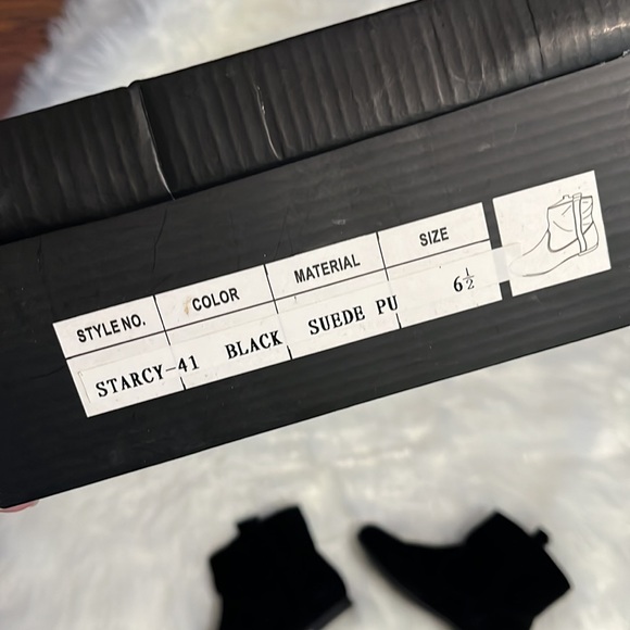 Black boots - Picture 8 of 12